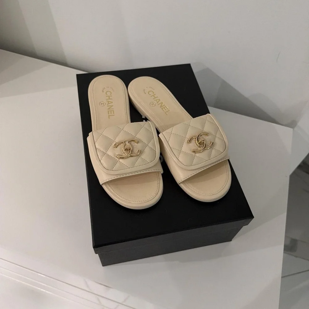 Brand New Chanel Cream Quilted Slide Sandals - Picture 2 of 6